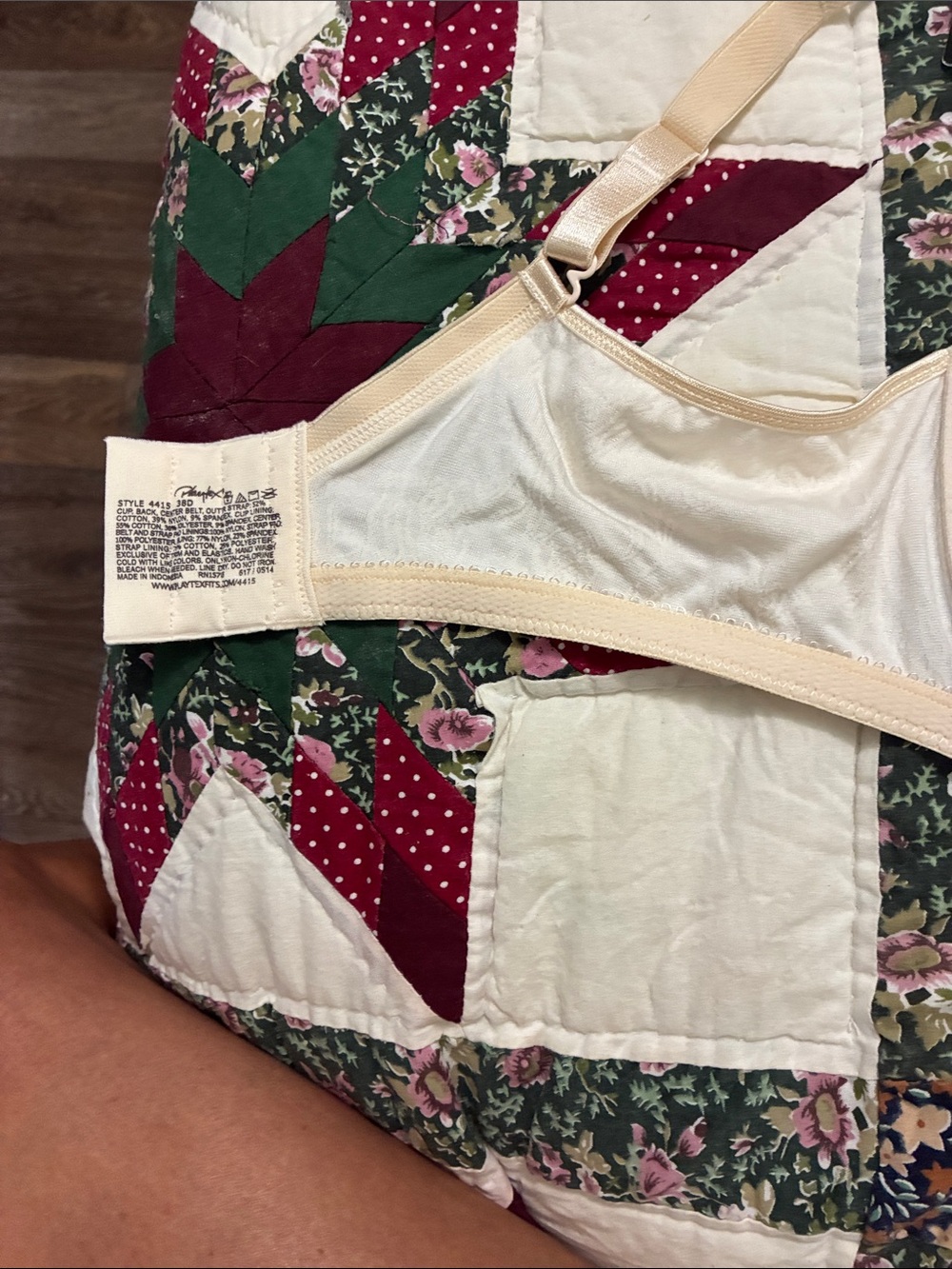 Playtex Full Coverage Underwire Bra in Light Cream - Picture 5 of 6